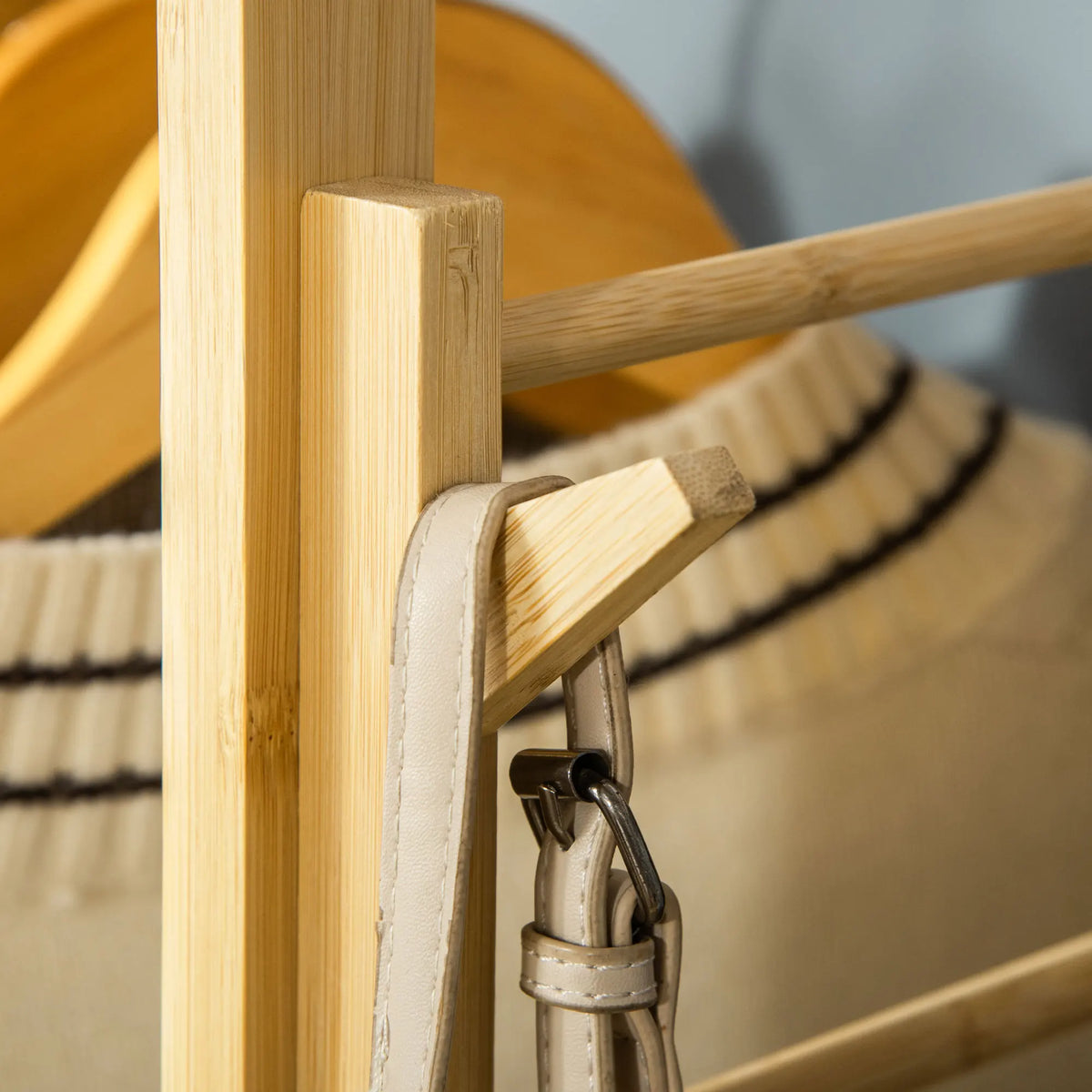 Porte-vêtements bambou minimaliste - zoom détail